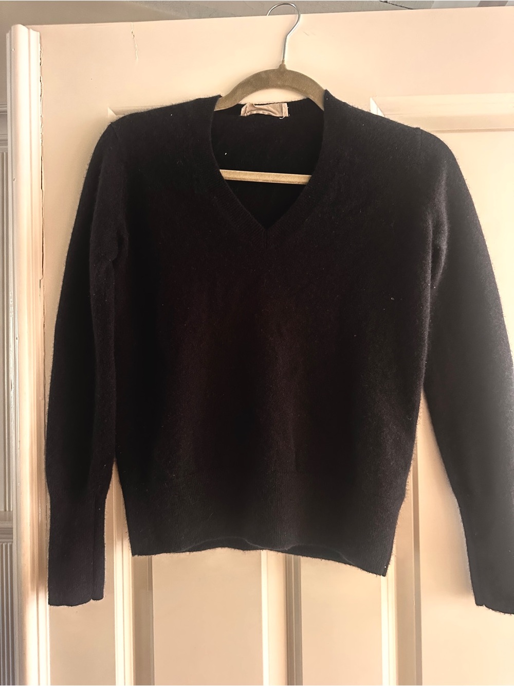Everlane Black V-Neck Cashmere-Blend Sweater
